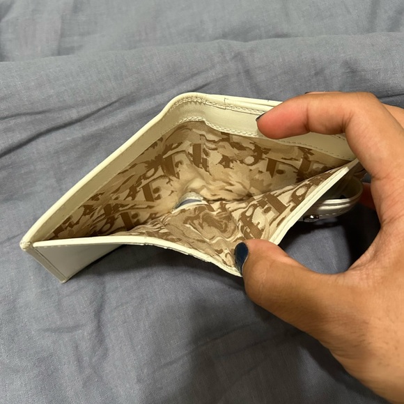 Vintage Y2K Dior white Leather Wallet with Silver D Charm and monogram lining - Picture 7 of 7